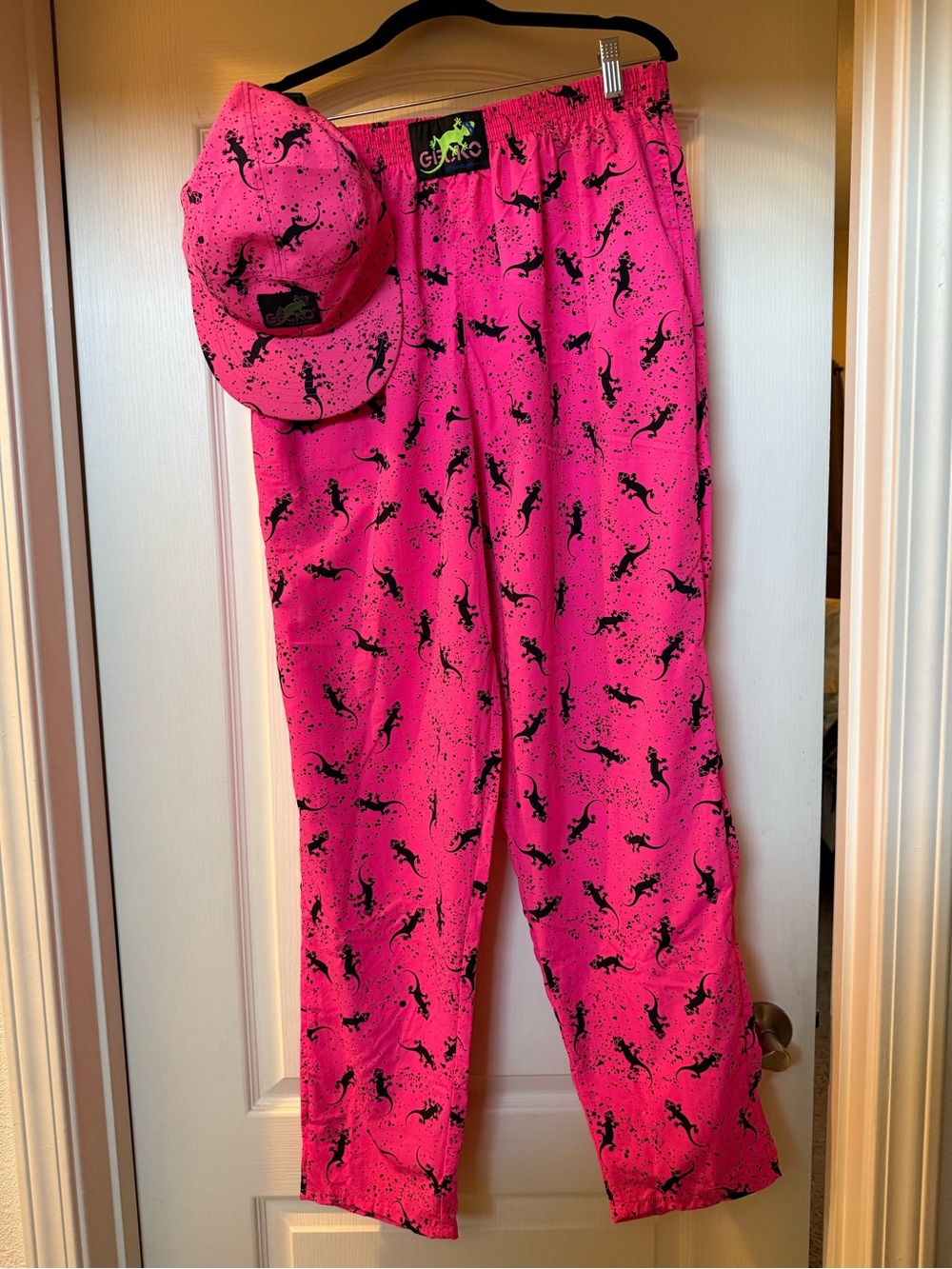Gecko Hawaii 90s Forever Pink Pants & Hat